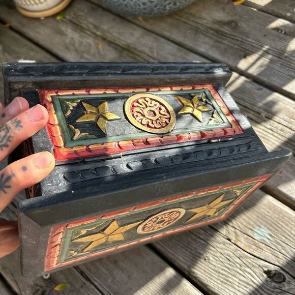 Vintage Indonesian/southeast Asian Keepsake Box Hand Carved Wooden Hand Painted - Picture 7 of 16